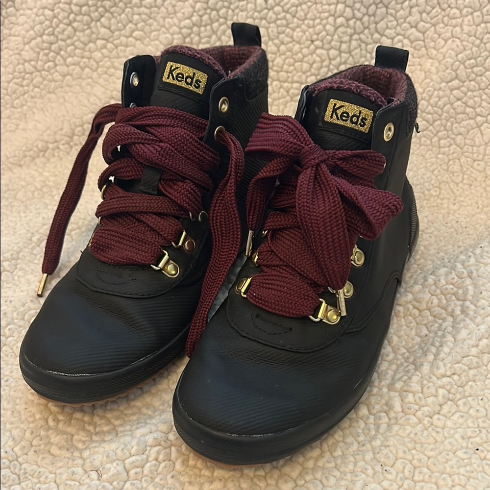 Keds Black and Burgundy Sneakers Sleek Design with Durable Build